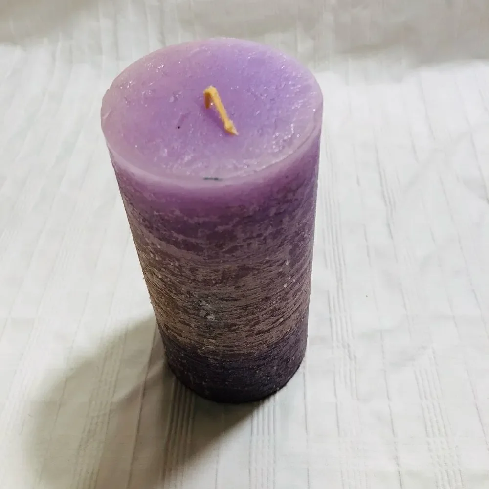 Handcrafted Timber Scented Candle (Purple/Gold)‎